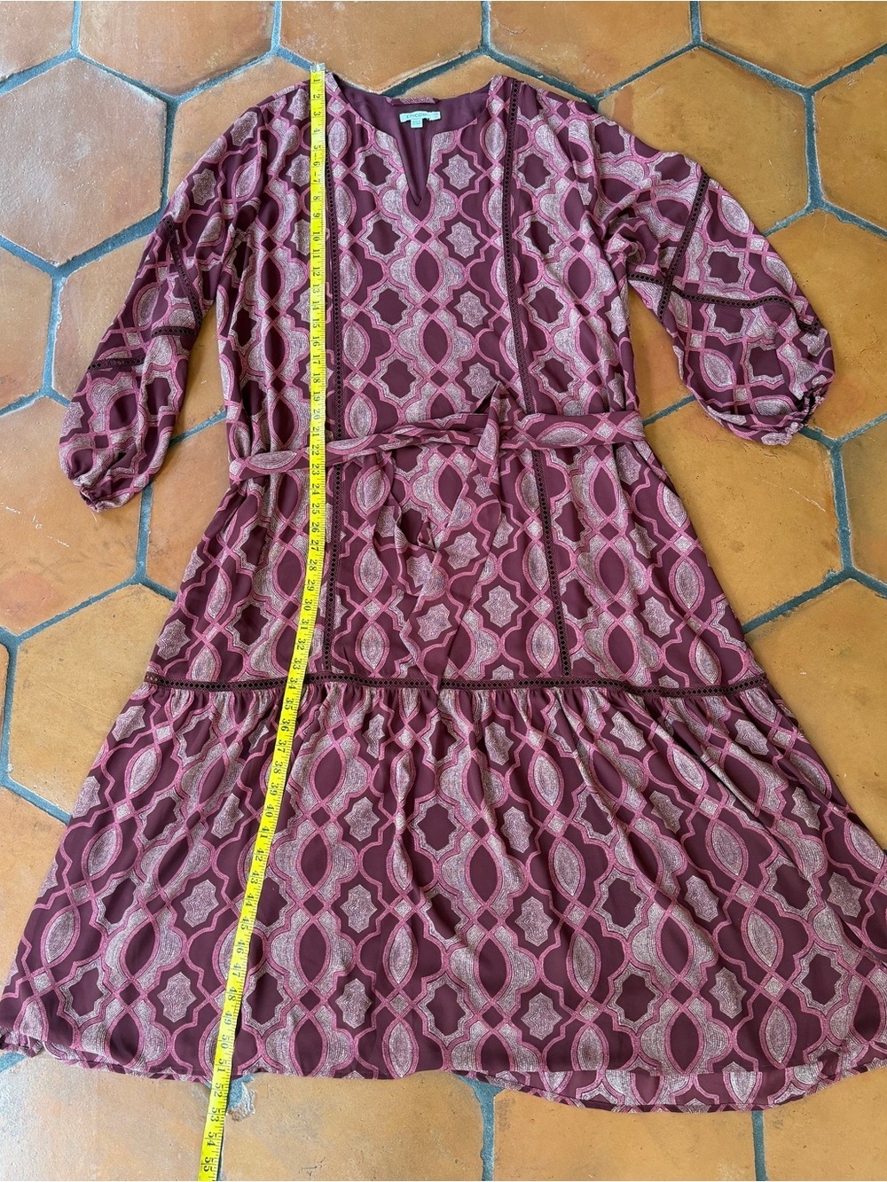 Chico’s Maroon Medallion Kaftan Tiered Maxi Dress Size 3.5 P Size 18 Boho Resort - Picture 4 of 8